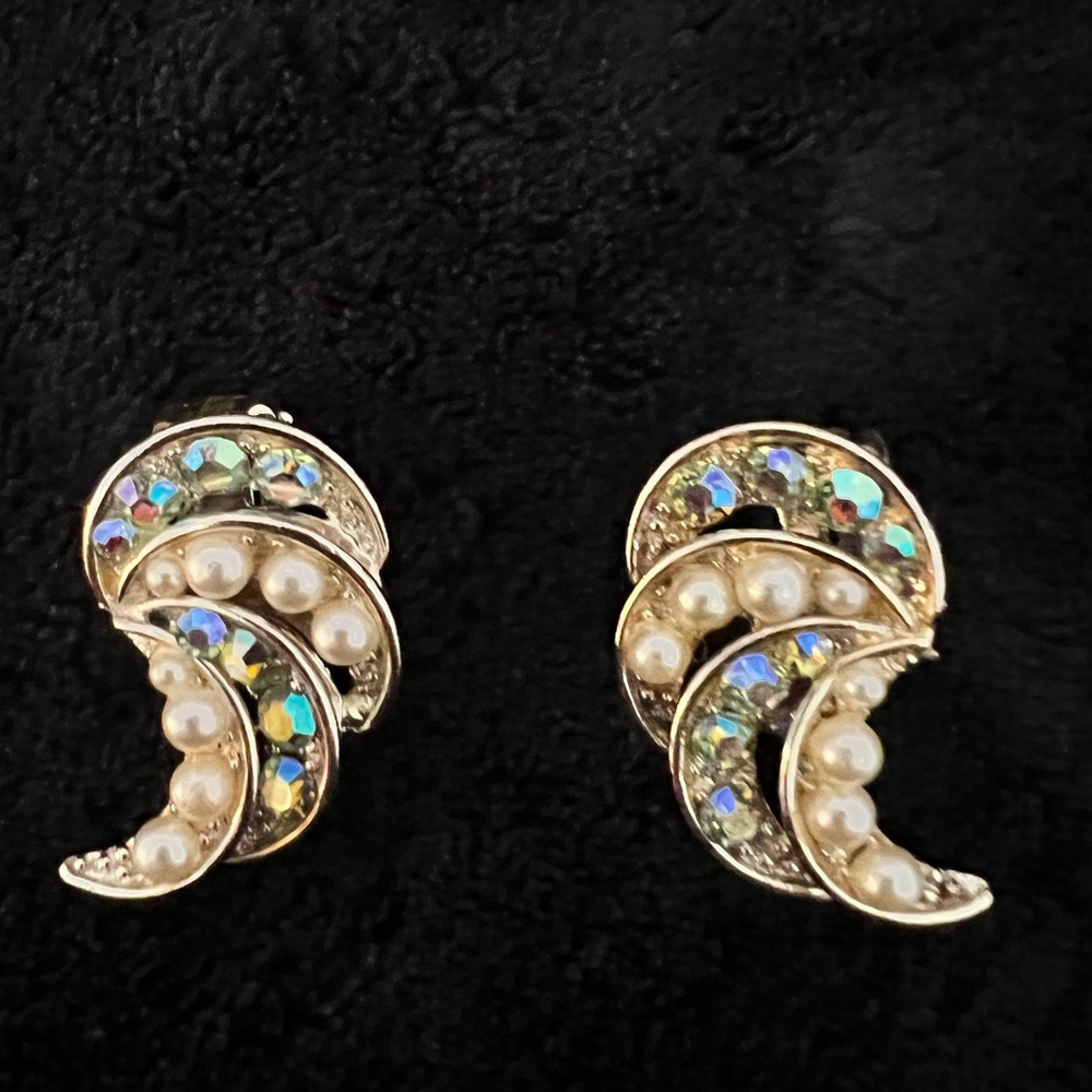 Vintage Gold Tone Clip On Earrings With Faux Pearl & Blue Rhinestones